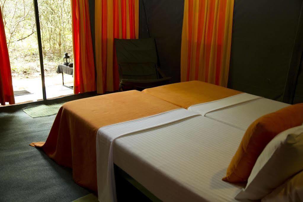 Mahoora Tented Safari Camp Удавалаве Екстериор снимка