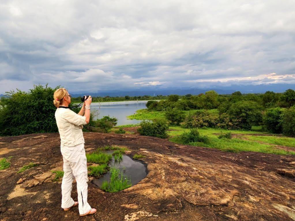 Mahoora Tented Safari Camp Удавалаве Екстериор снимка